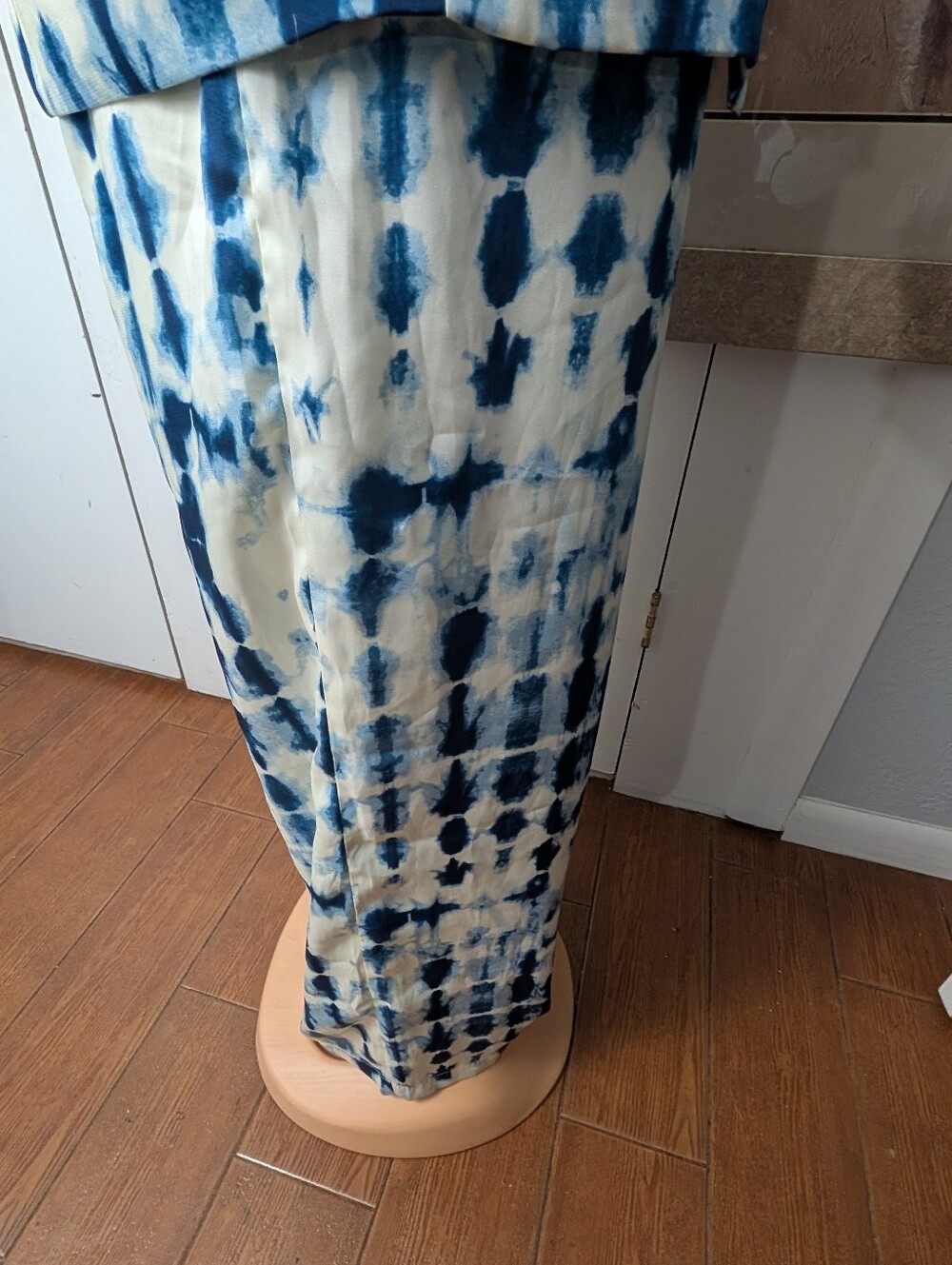 House of Harlow 1960 blue and white tie-dye satin blazer and pants set. Size M - Picture 5 of 10